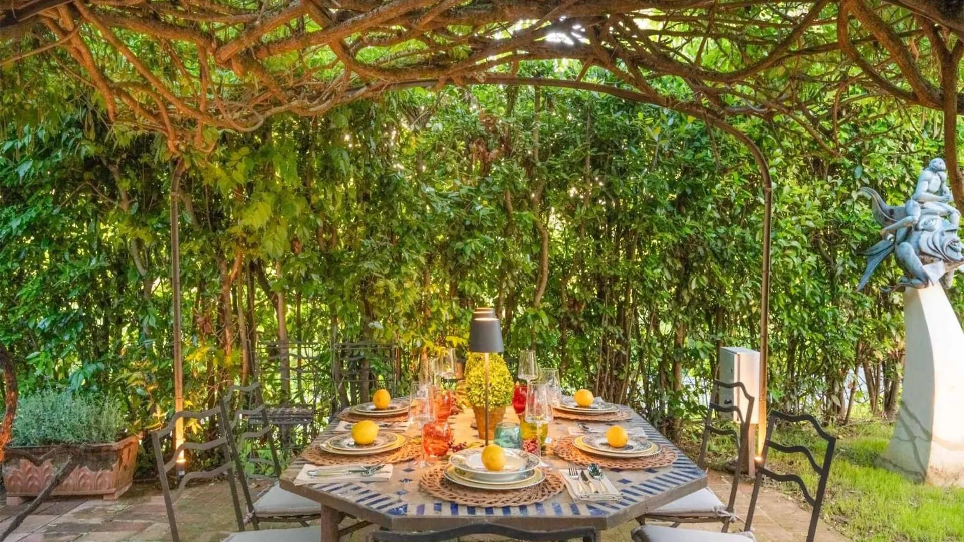 Romantic Retreat In A Restored Church Λούκα 0*,  Ιταλία